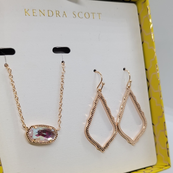 NWT KENDRA SCOTT BLUSH DICHROIC NECKLACE AND EARRINGS SET IN ROSE GOLD GIFT BOX - Picture 7 of 11
